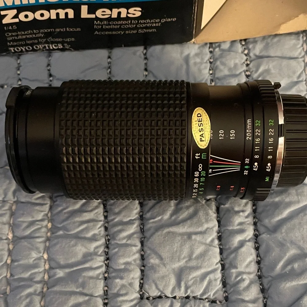 Minolta Black Telephoto Zoom Lens 75-200mm